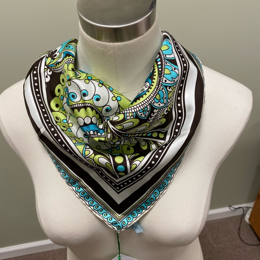 68-1). NWT Vera Bradley Scarf - Peacock Blue